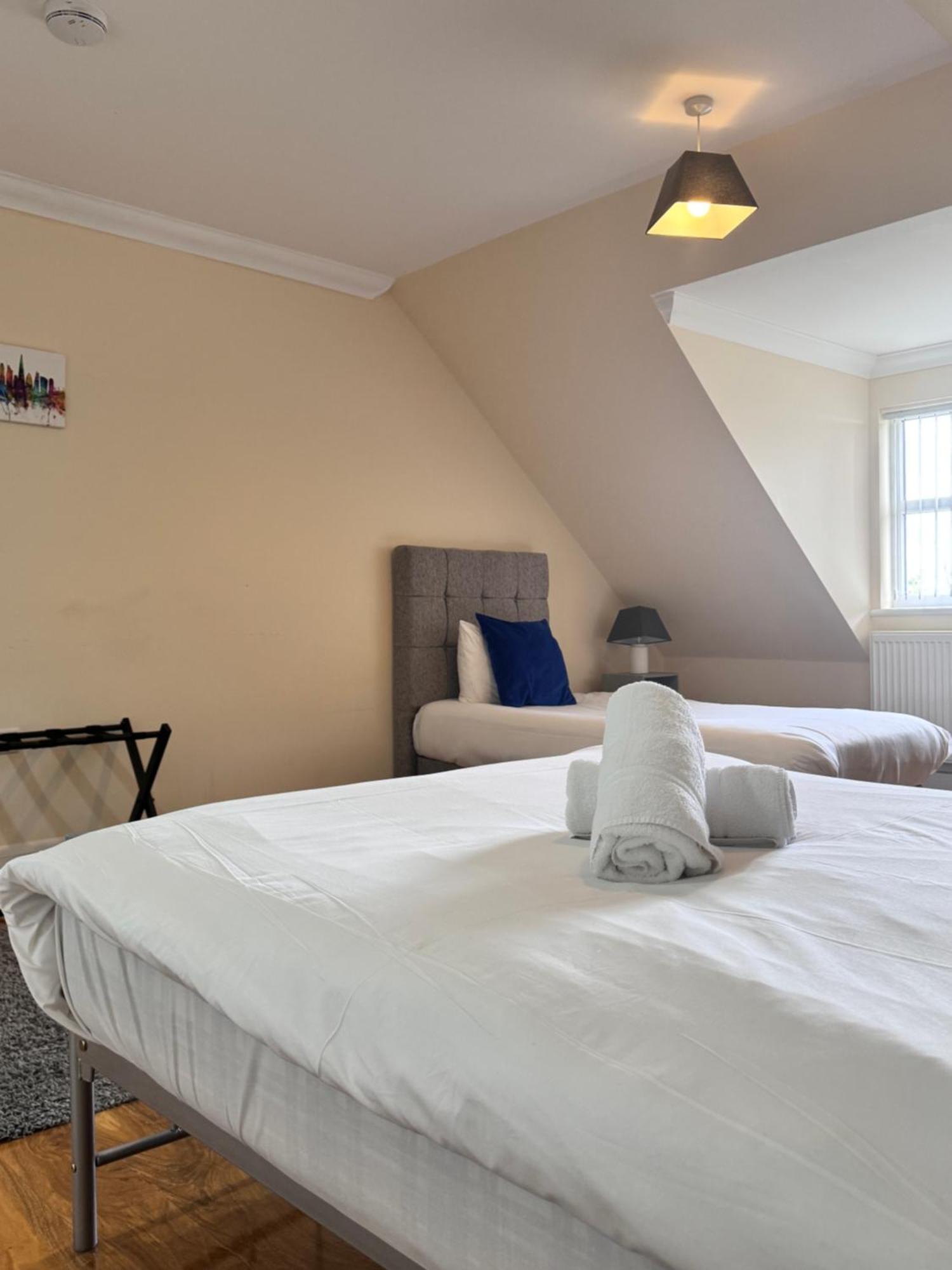 Relaxing Airport Rooms Stanwell Exterior foto