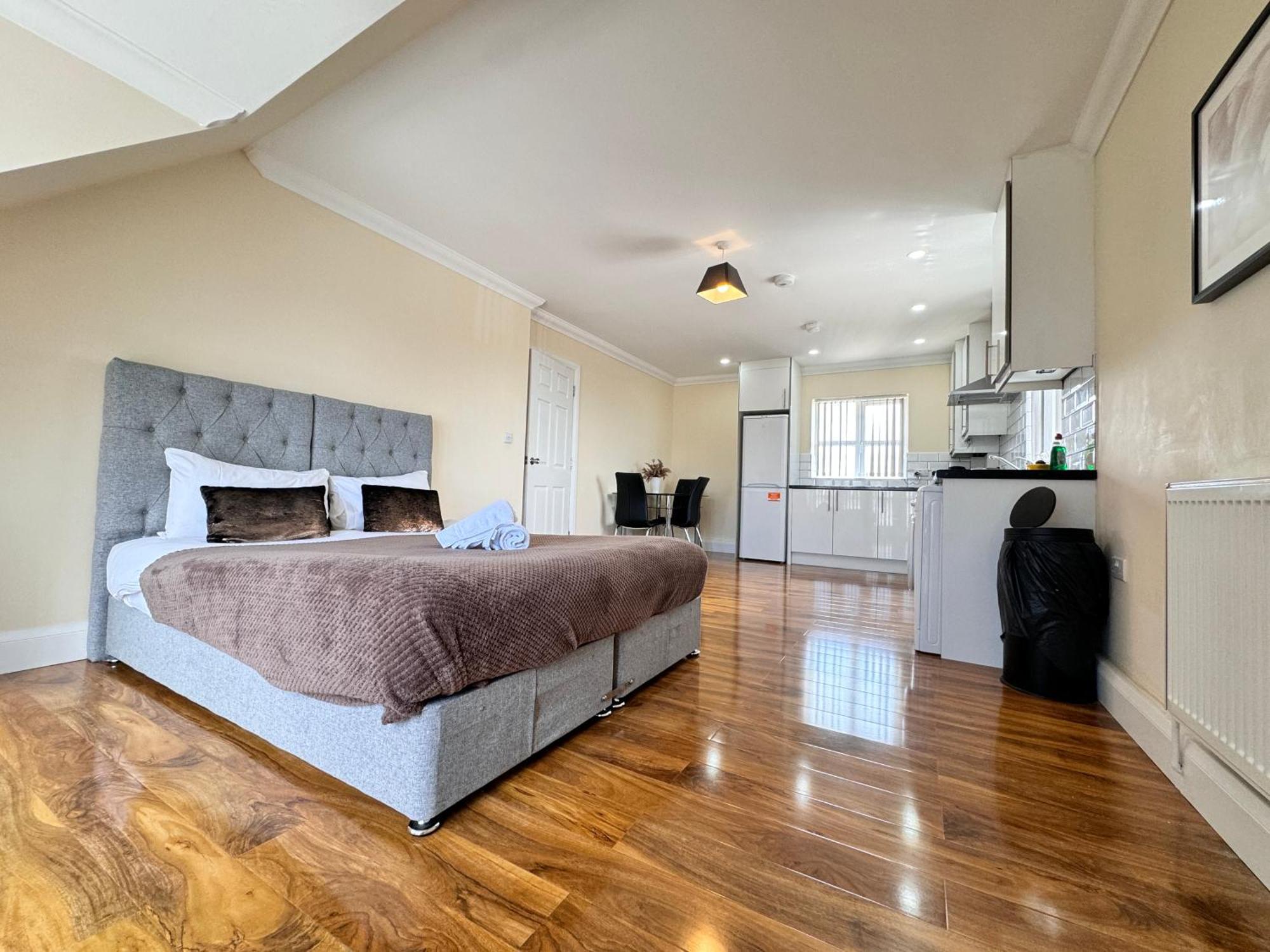 Relaxing Airport Rooms Stanwell Exterior foto